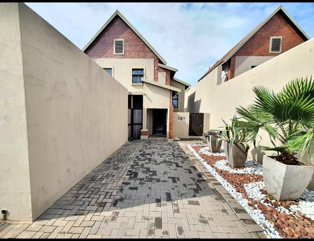 3 BEDROOM TOWNHOUSE FOR SALE IN MONTANA TUINE